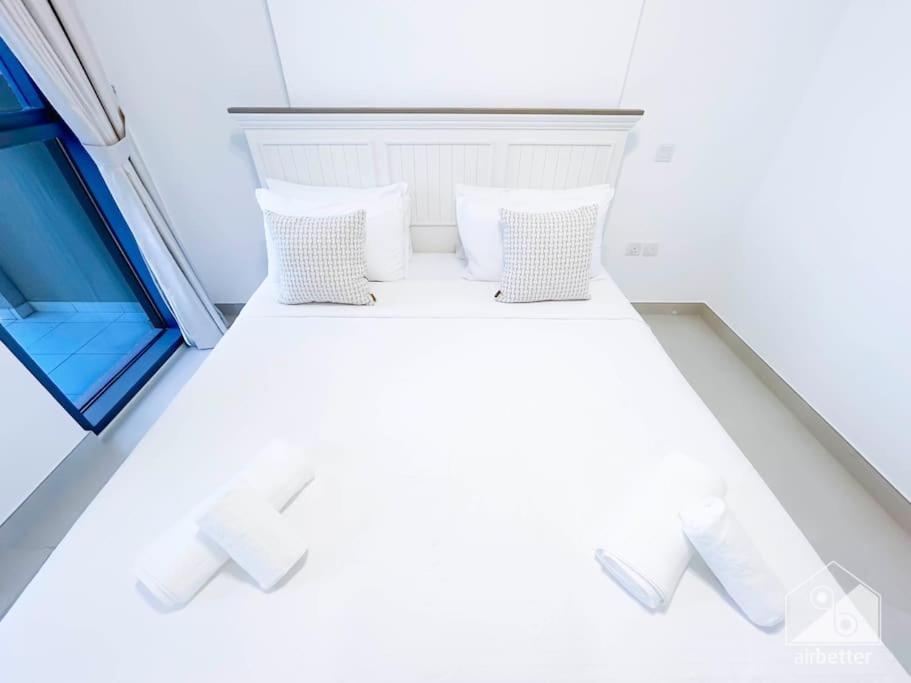 Luxurious 1br With Balcony In Production Dubaï