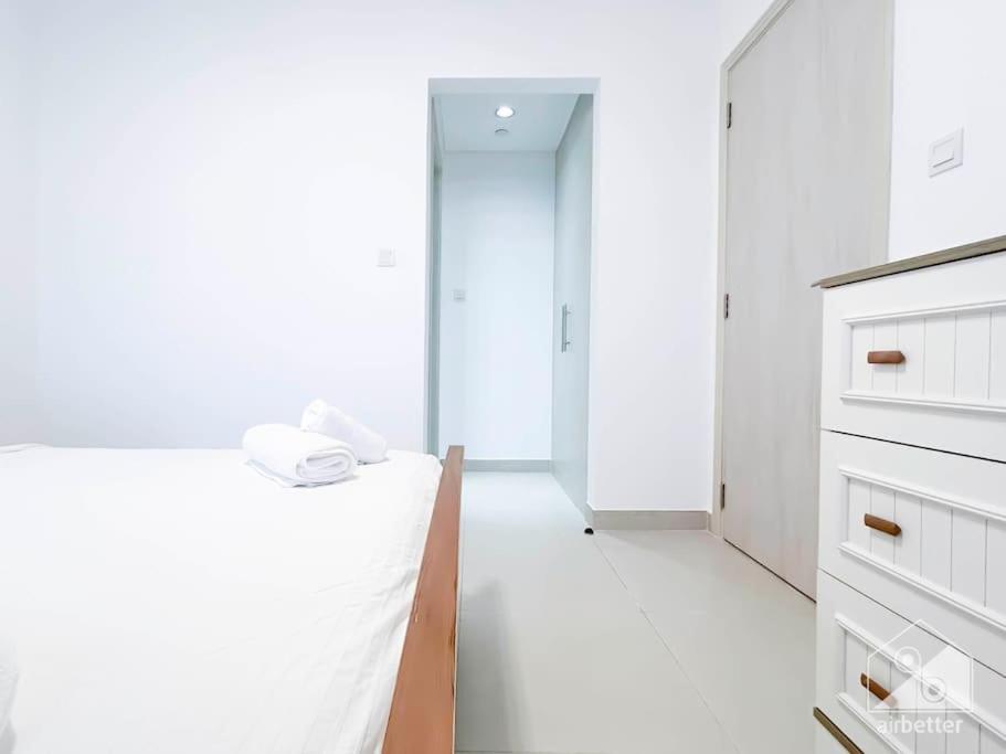 Luxurious 1br With Balcony In Production Appartement