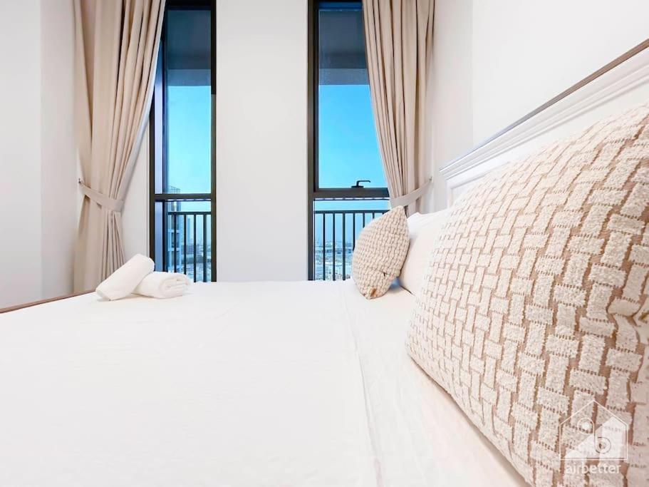 Luxurious 1br With Balcony In Production Apartamento