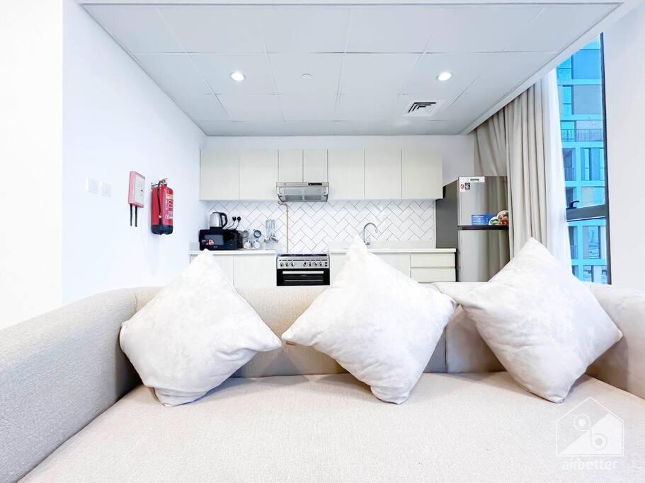 Luxurious 1br With Balcony In Production * Dubái