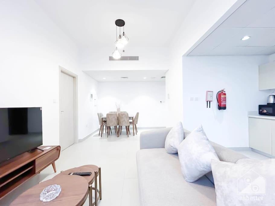 Luxurious 1br With Balcony In Production Apartamento