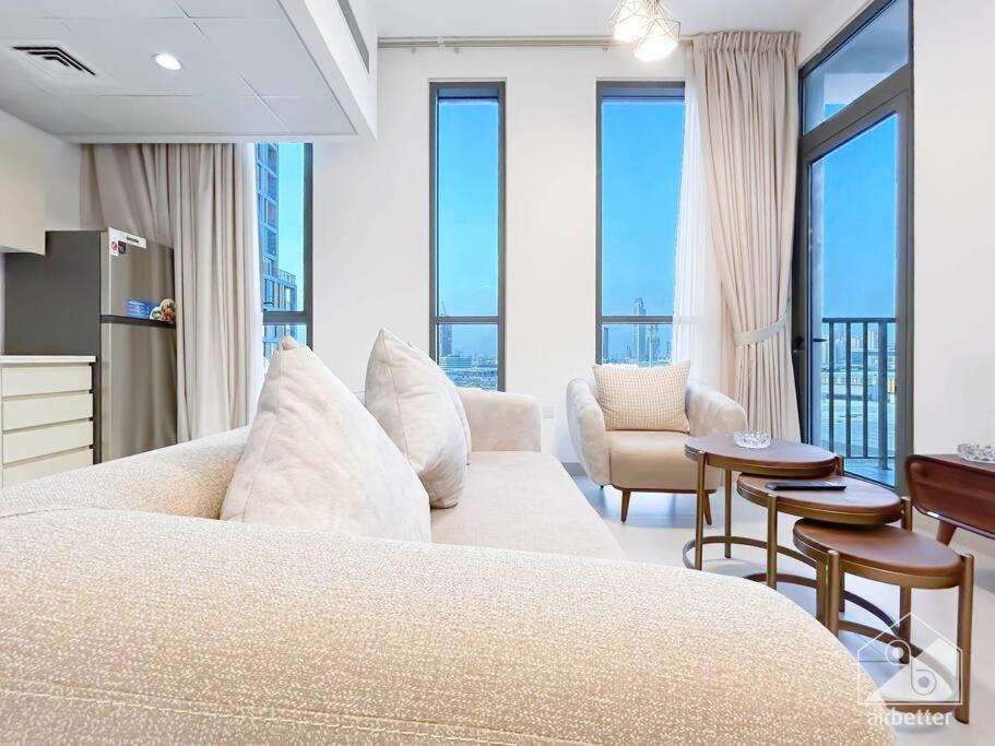 Luxurious 1br With Balcony In Production Dubaï