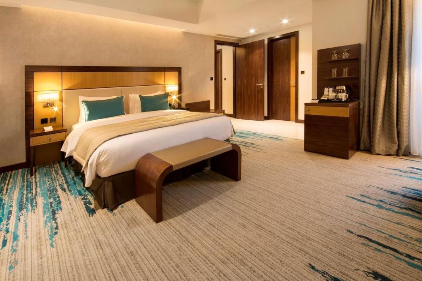Golden Tulip Media 4* Dubai