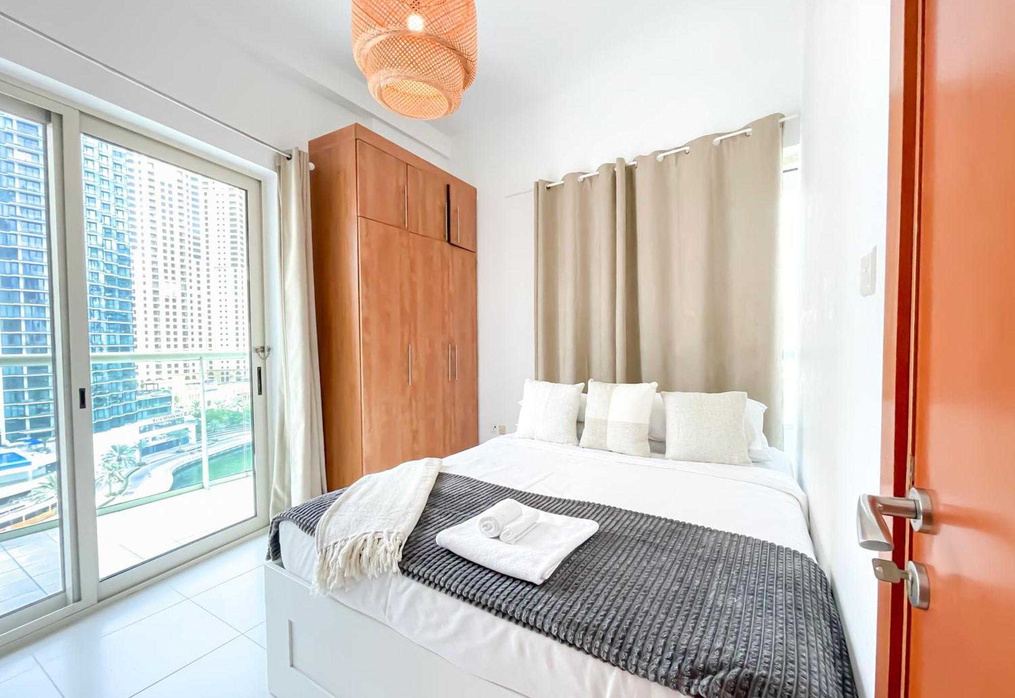 Beautiful Marina Views One Bedroom With Two Balconies