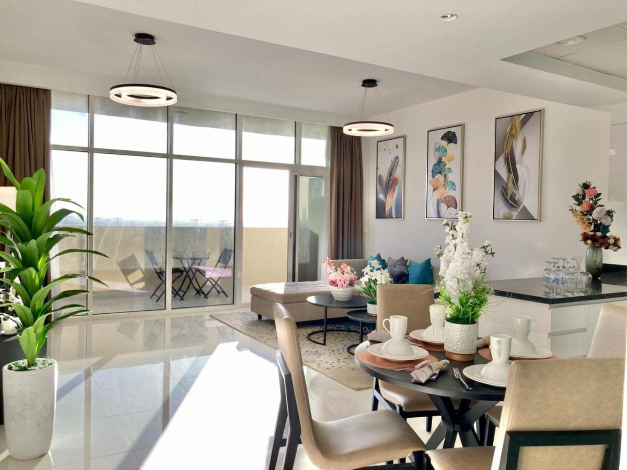 Luxurious 2br Skyline & Pool Views Appartement *