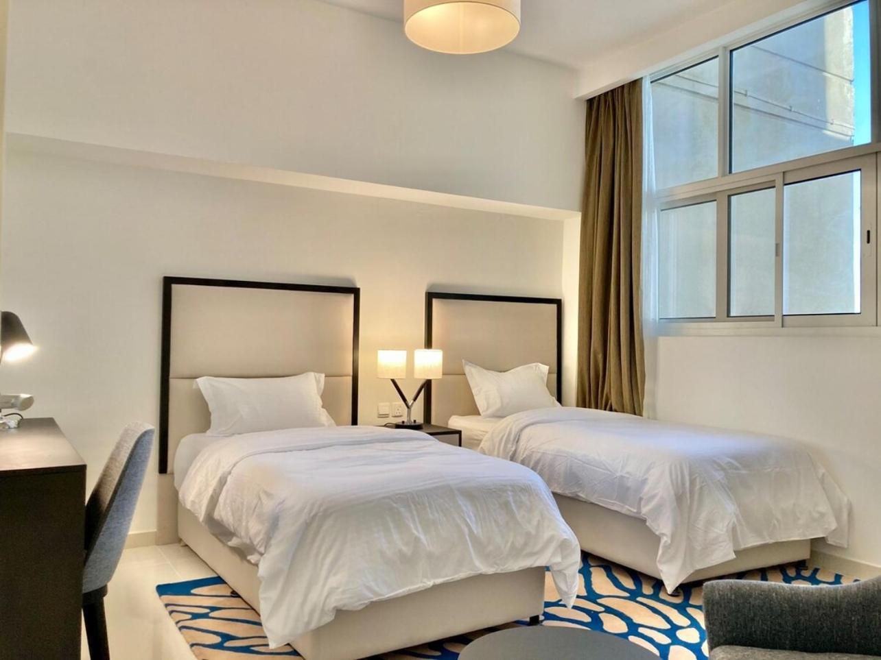 Luxurious 2br Skyline & Pool Views Appartement