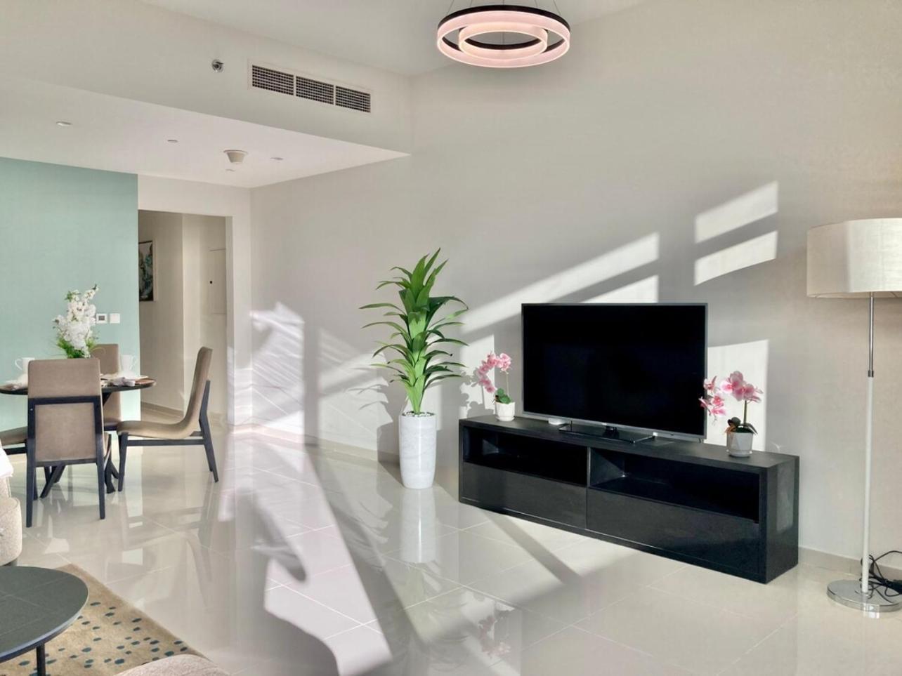 Luxurious 2br Skyline & Pool Views Appartement *
