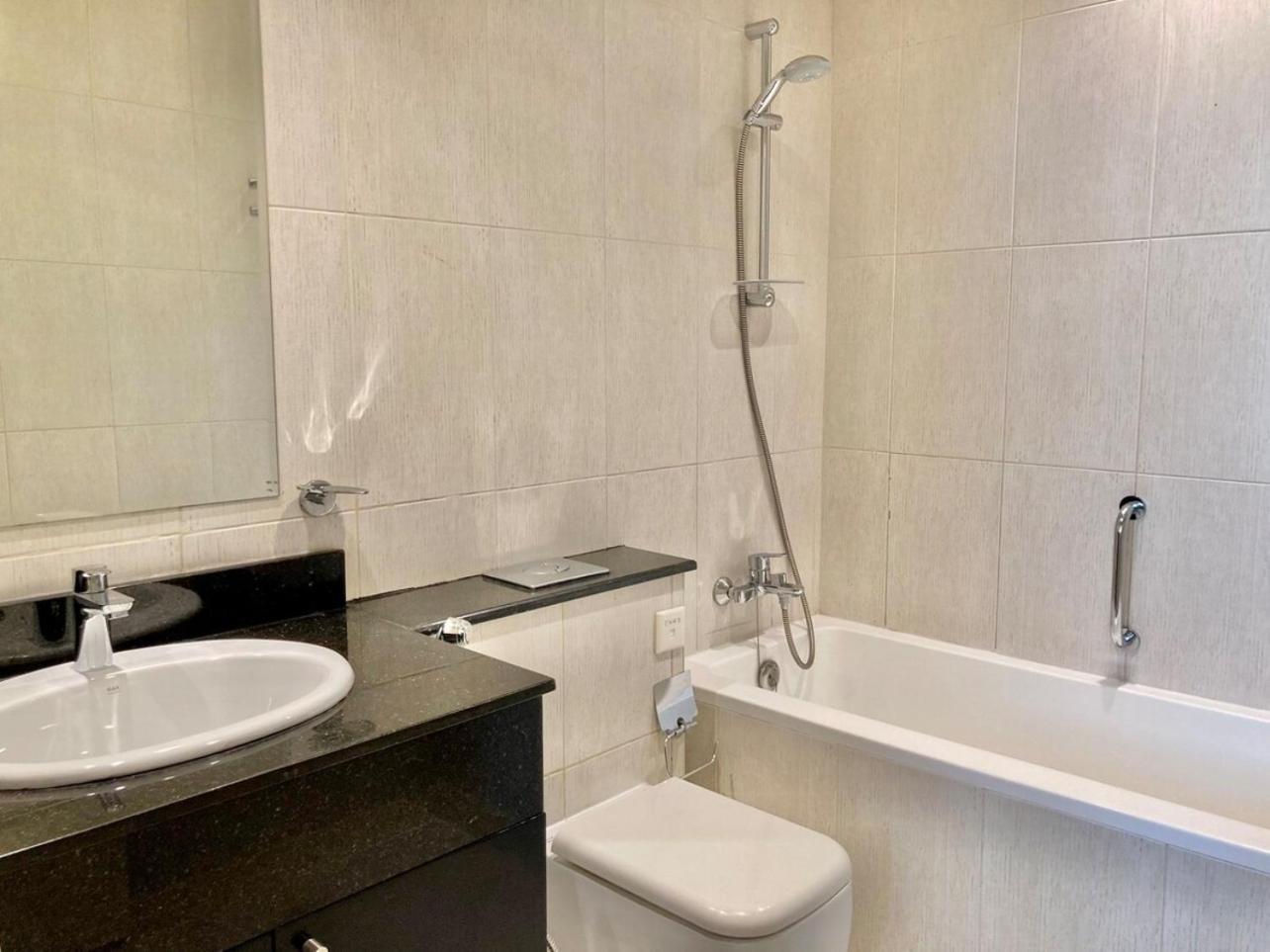 Luxurious 2br Skyline & Pool Views Appartement