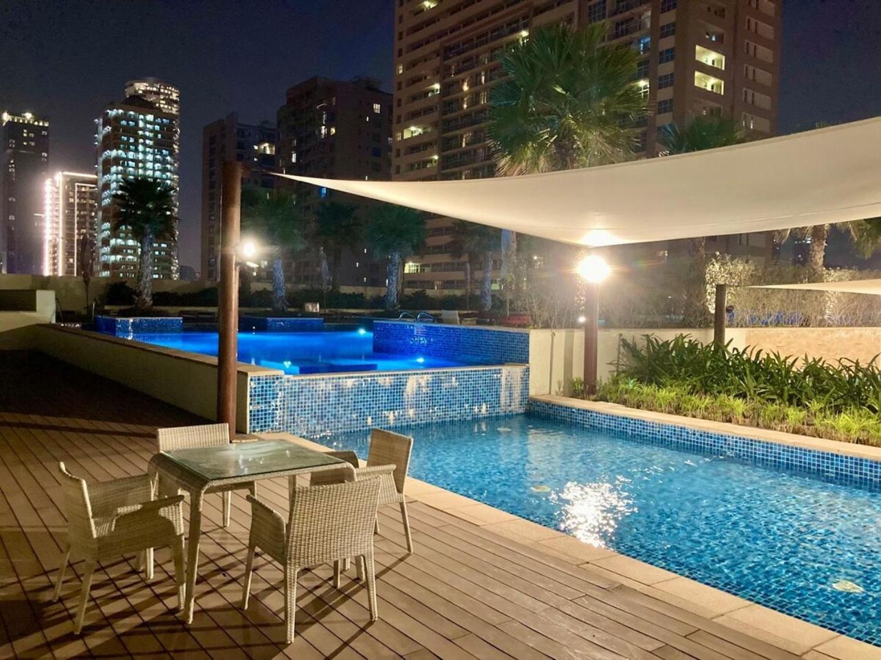Luxurious 2br Skyline & Pool Views * Dubaï