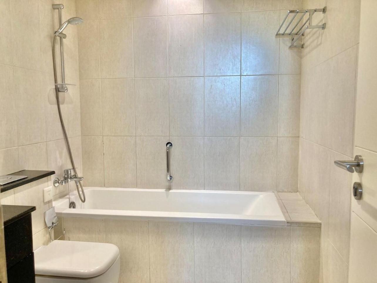 Luxurious 2br Skyline & Pool Views Appartement