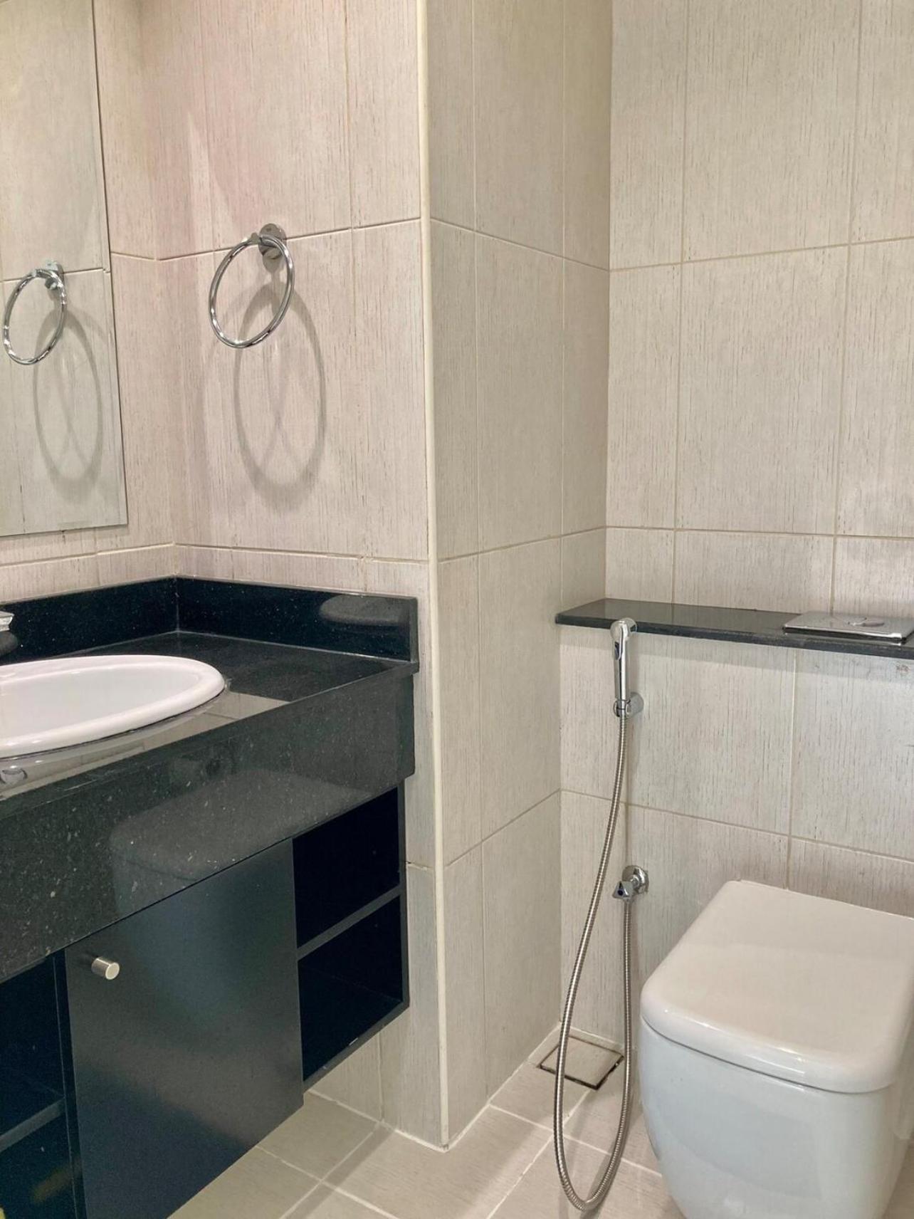 Luxurious 2br Skyline & Pool Views Appartement *