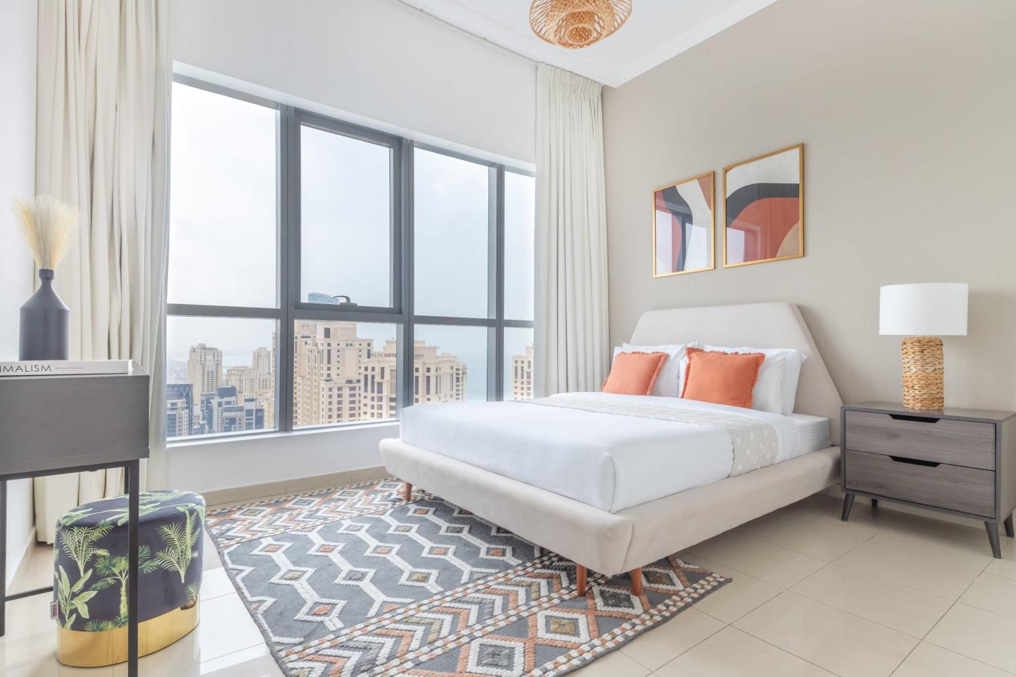 Frank Porter - Bay 1 * Dubai