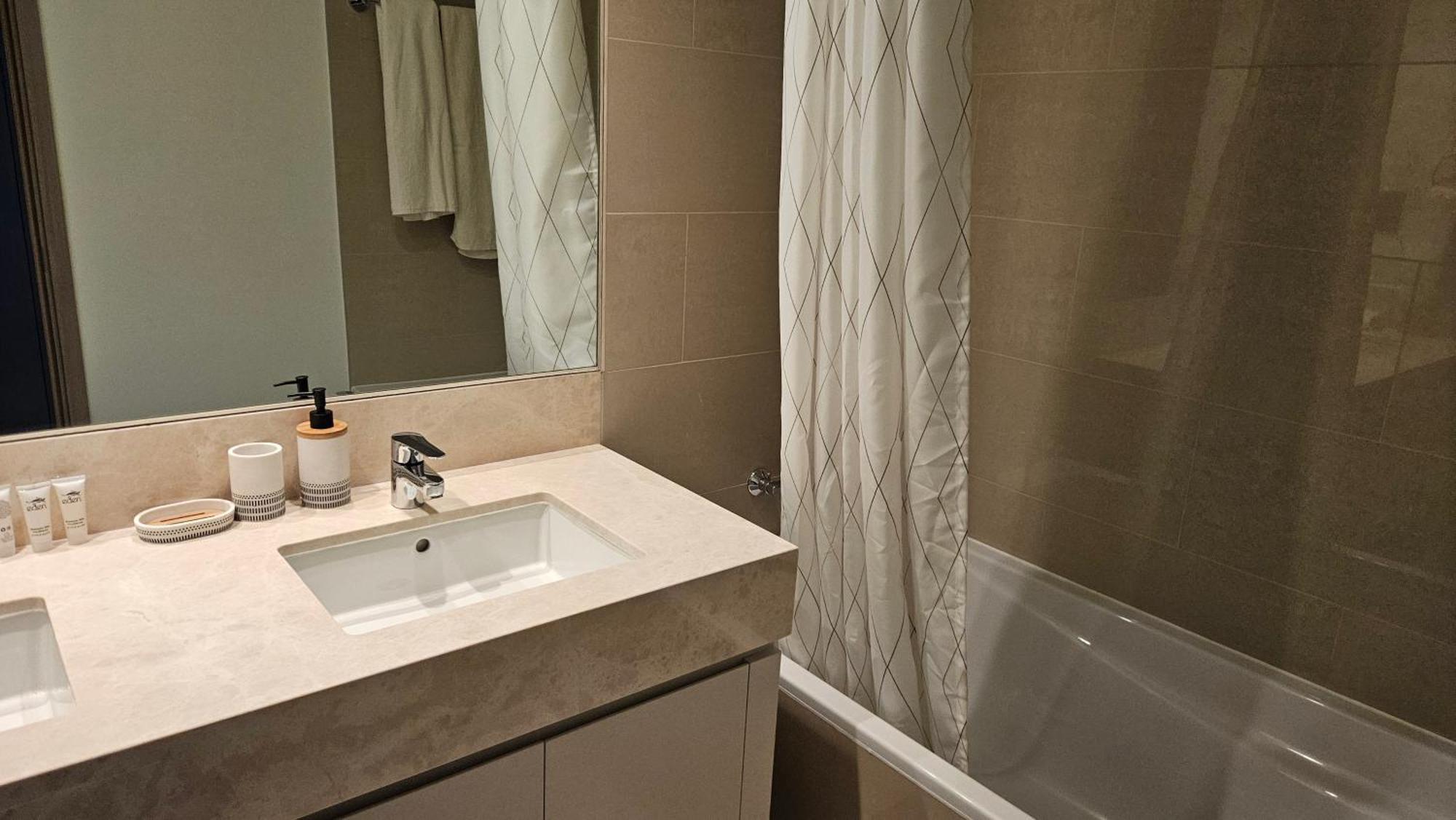 Appartement Mh - Act Tower - Downtown - 2br- Ref 403 *