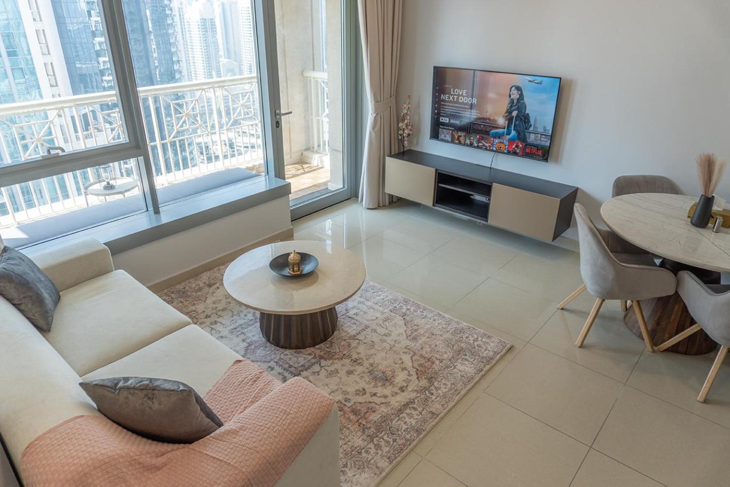 Downtown Oasis, Burj Khalifa Views, Luxury Amenities *