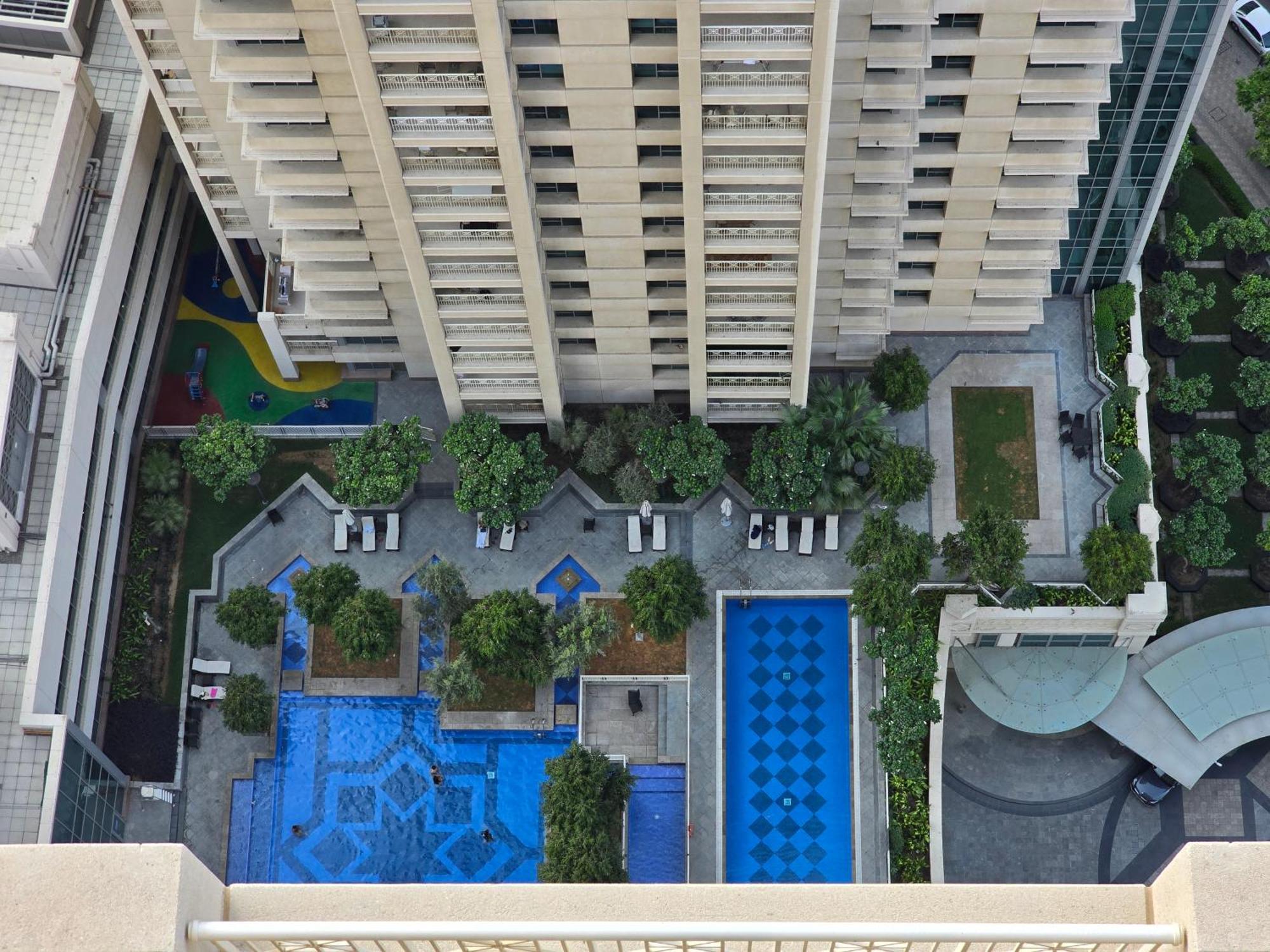 Downtown Oasis, Burj Khalifa Views, Luxury Amenities * Dubai