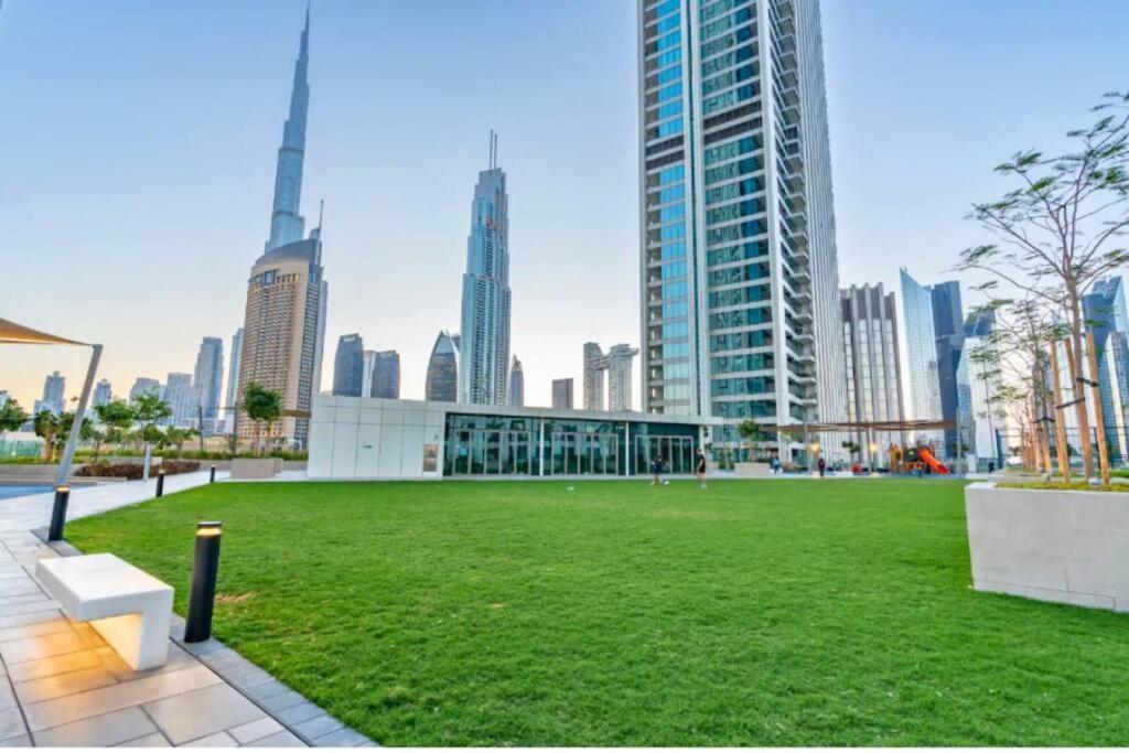 Downtown - Burj Khalifa Facing - 2 Bed Luxe Dubai