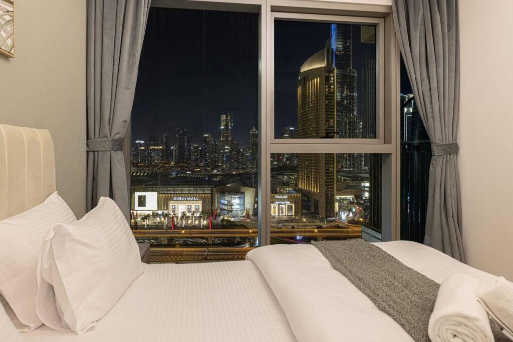 Lägenhet Downtown - Burj Khalifa Facing - 2 Bed Luxe *