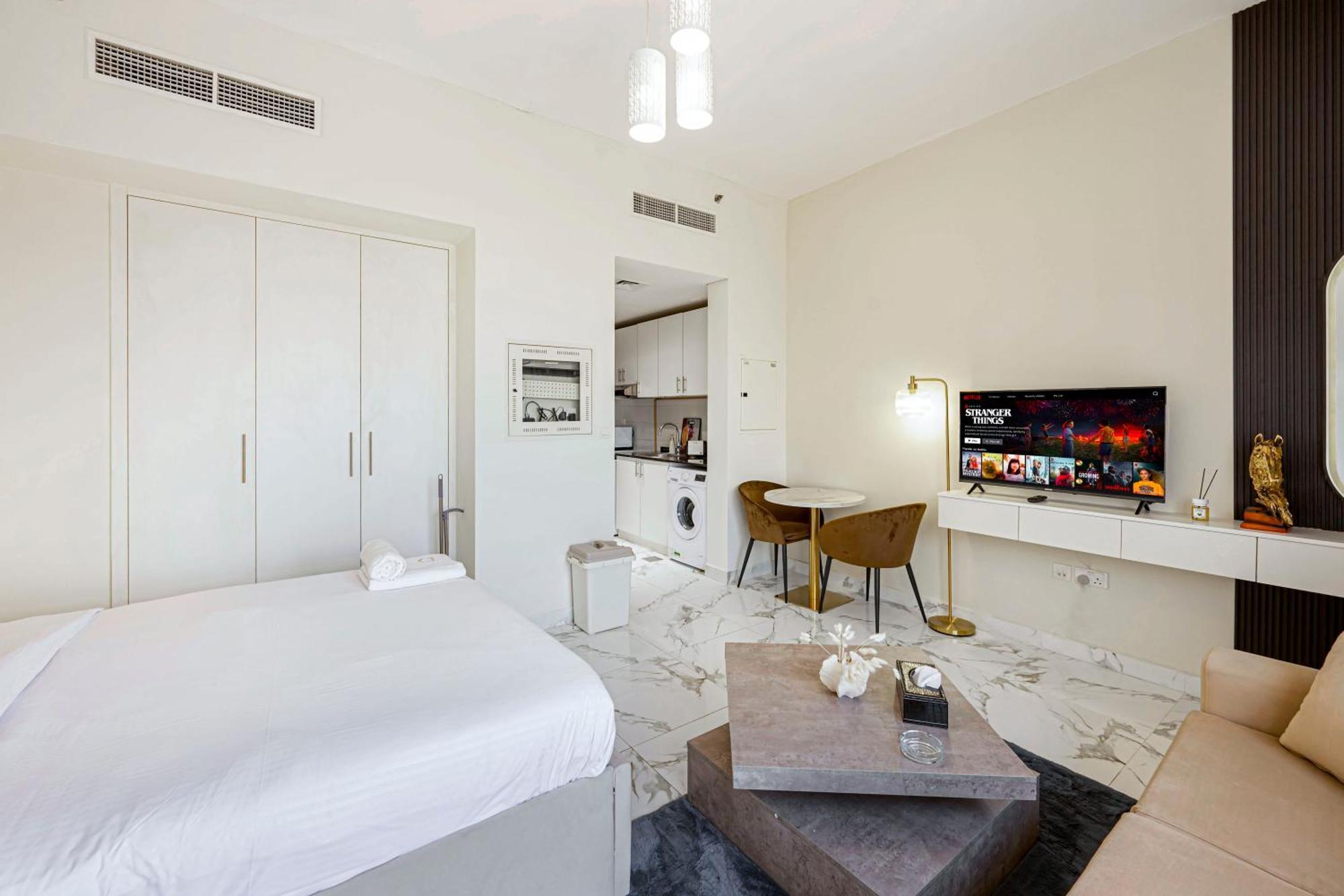 Cozy And Contemporary In Dubailand Dubaï