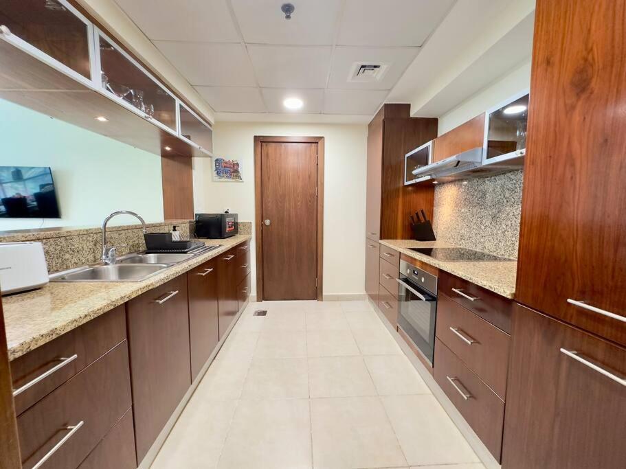 Dar Vacation - Charming 2br In Marina Appartement Dubaï