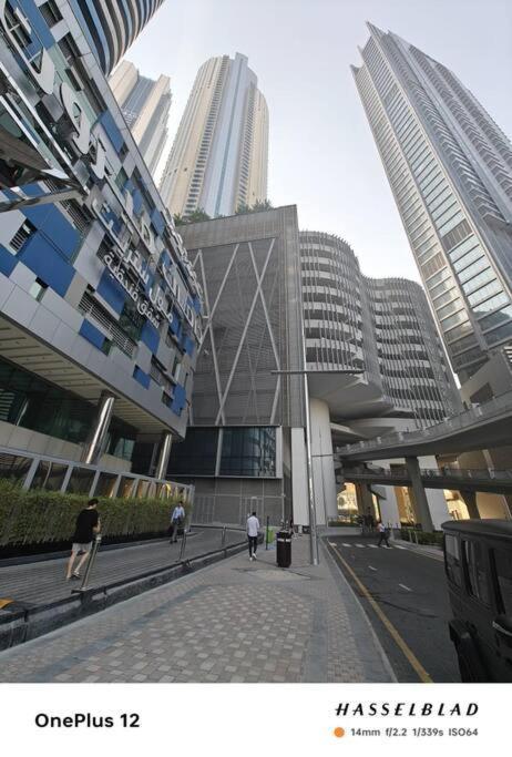 Appartamento Luxurious 500 Meters Next To Mall Dubai