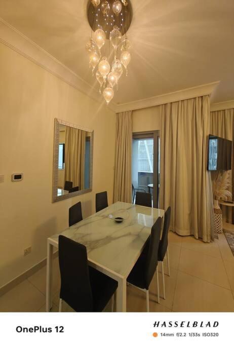 Appartamento Luxurious 500 Meters Next To Mall Dubai