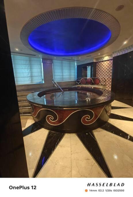 Appartamento Luxurious 500 Meters Next To Mall Dubai