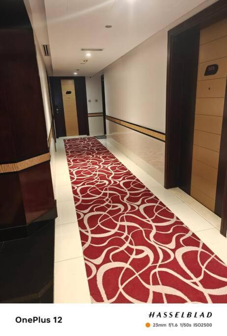 Luxurious 500 Meters Next To Mall * Dubai