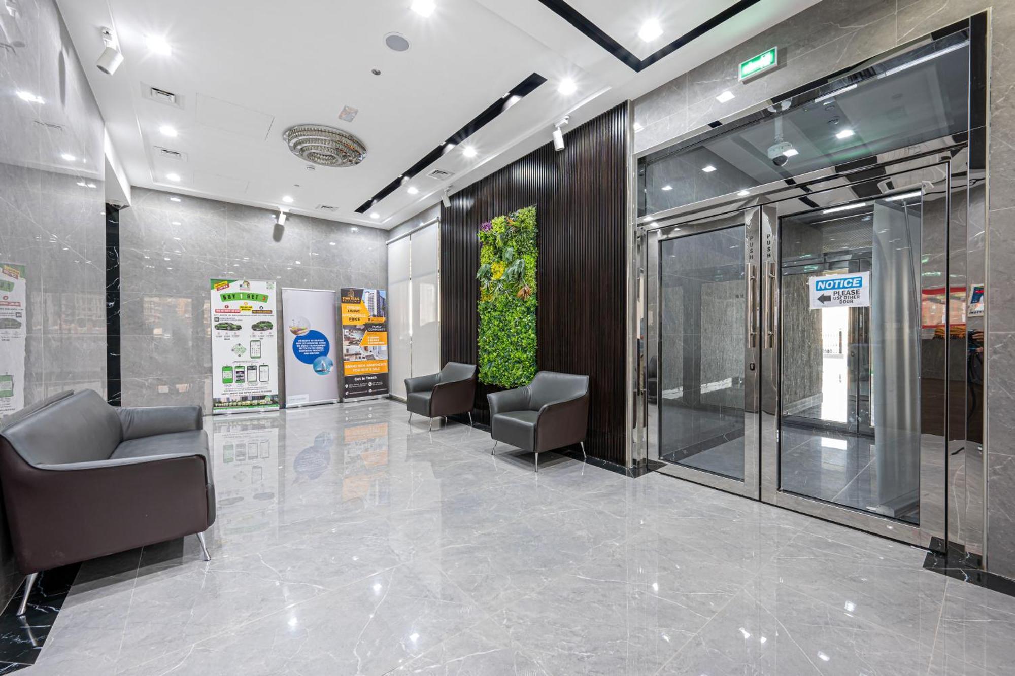 Modern Comfort In Dubailand *