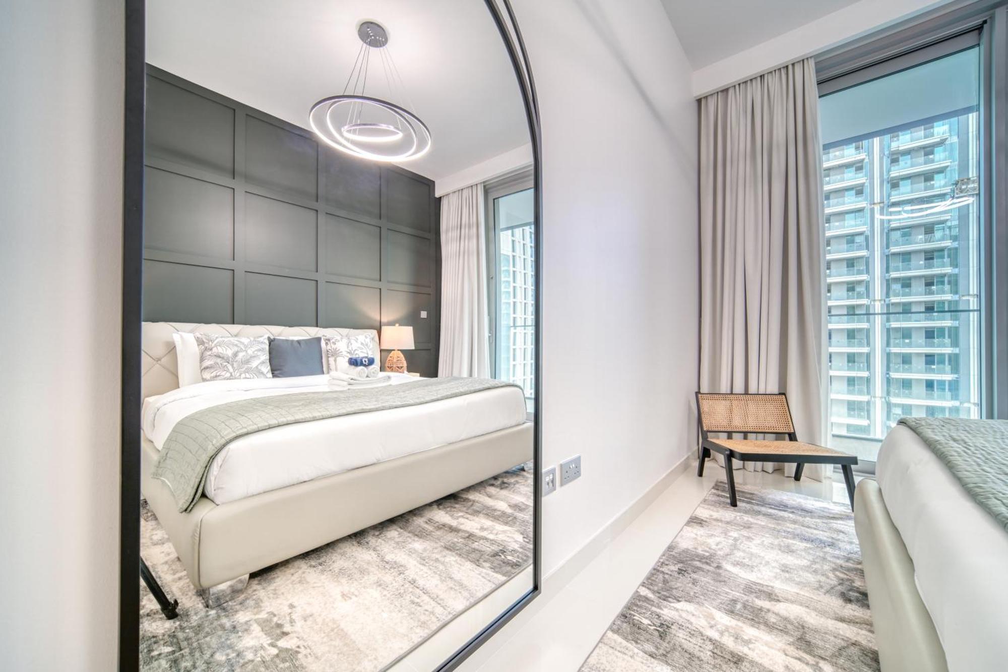 Chic 2br With Iconic Eye And Palm Views Apartamento