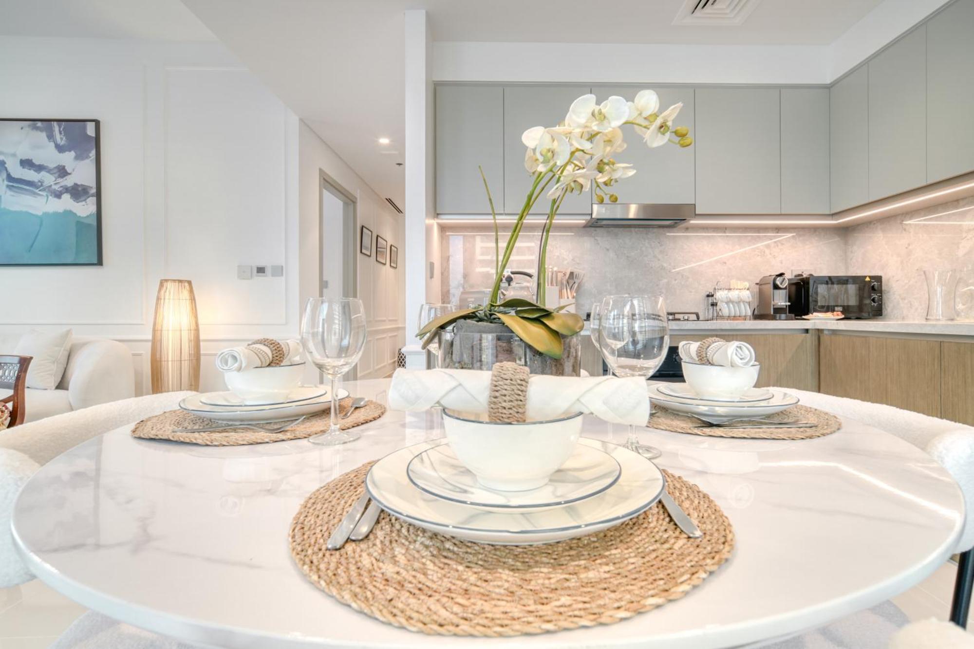 Chic 2br With Iconic Eye And Palm Views Apartamento Dubai