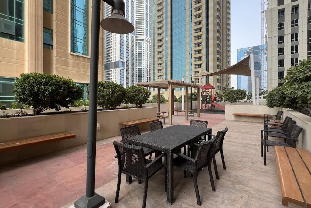 Lux 2br With Sea Views In Marina
