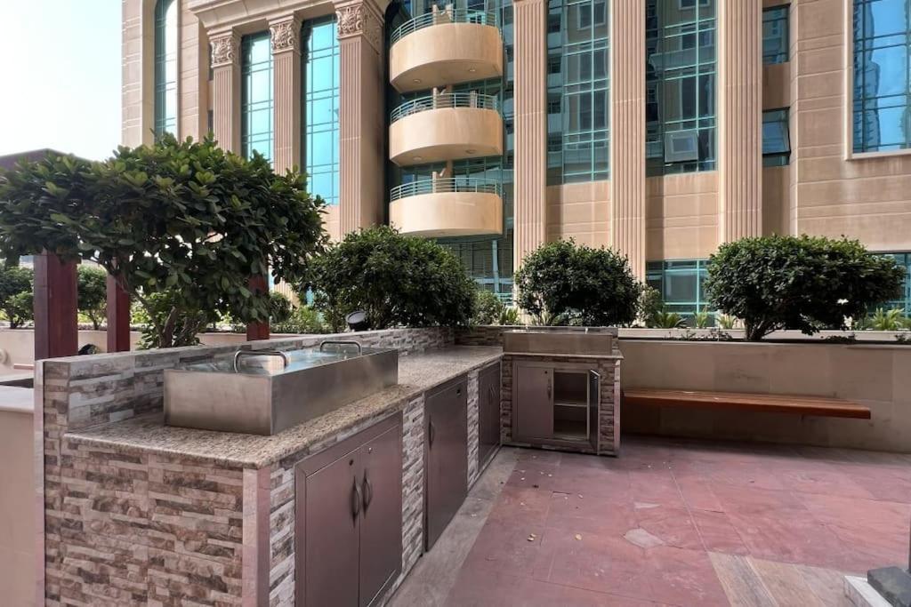 Lux 2br With Sea Views In Marina Dubaï