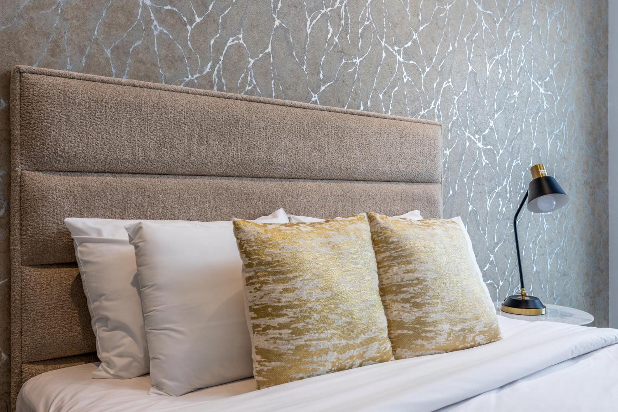 Waves - Elegant Retreat In Business Bay