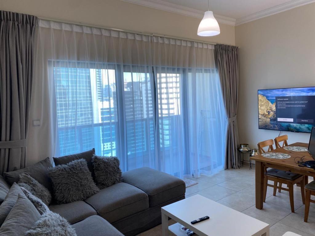 Affordable Entire One Bedroom With Amazing Marina View