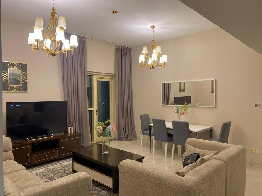 Appartement Comfortable 2-br In Jvc, With Balcony Dubaï