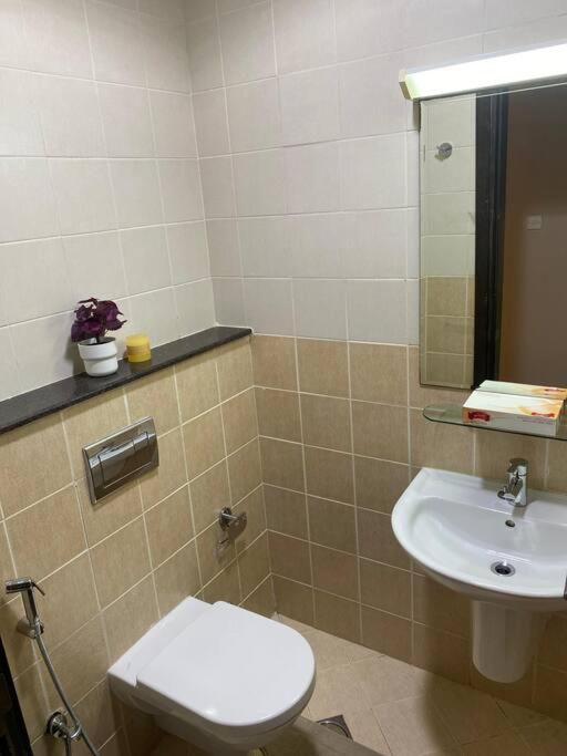 Comfortable 2-br In Jvc, With Balcony * Dubaï
