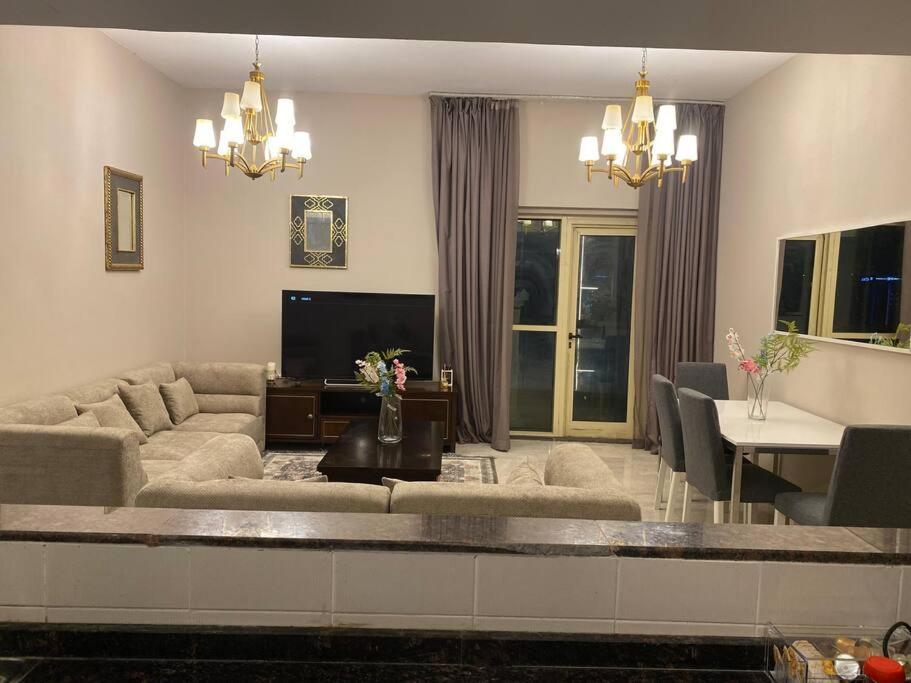 Comfortable 2-br In Jvc, With Balcony *