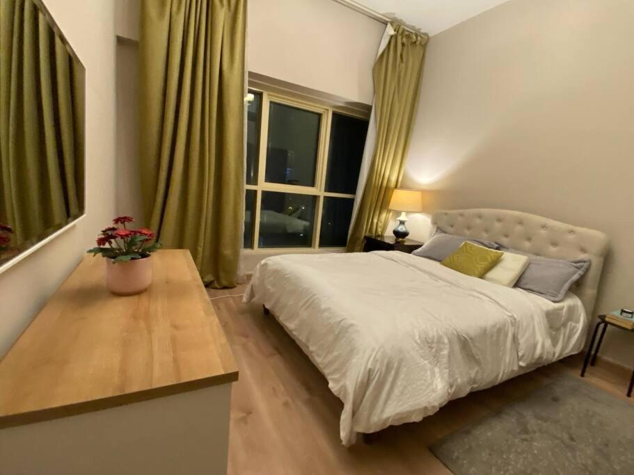 Comfortable 2-br In Jvc, With Balcony *