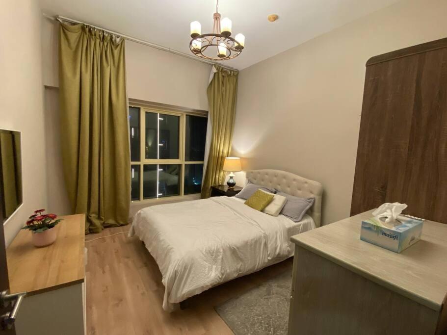 Comfortable 2-br In Jvc, With Balcony Appartement