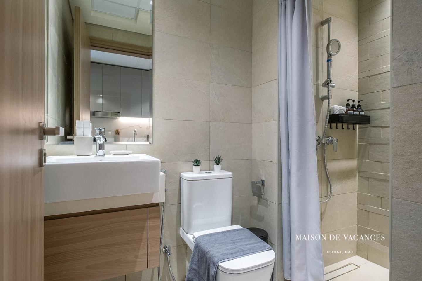 Appartement In Azizi Riviera 10mins From Mall *