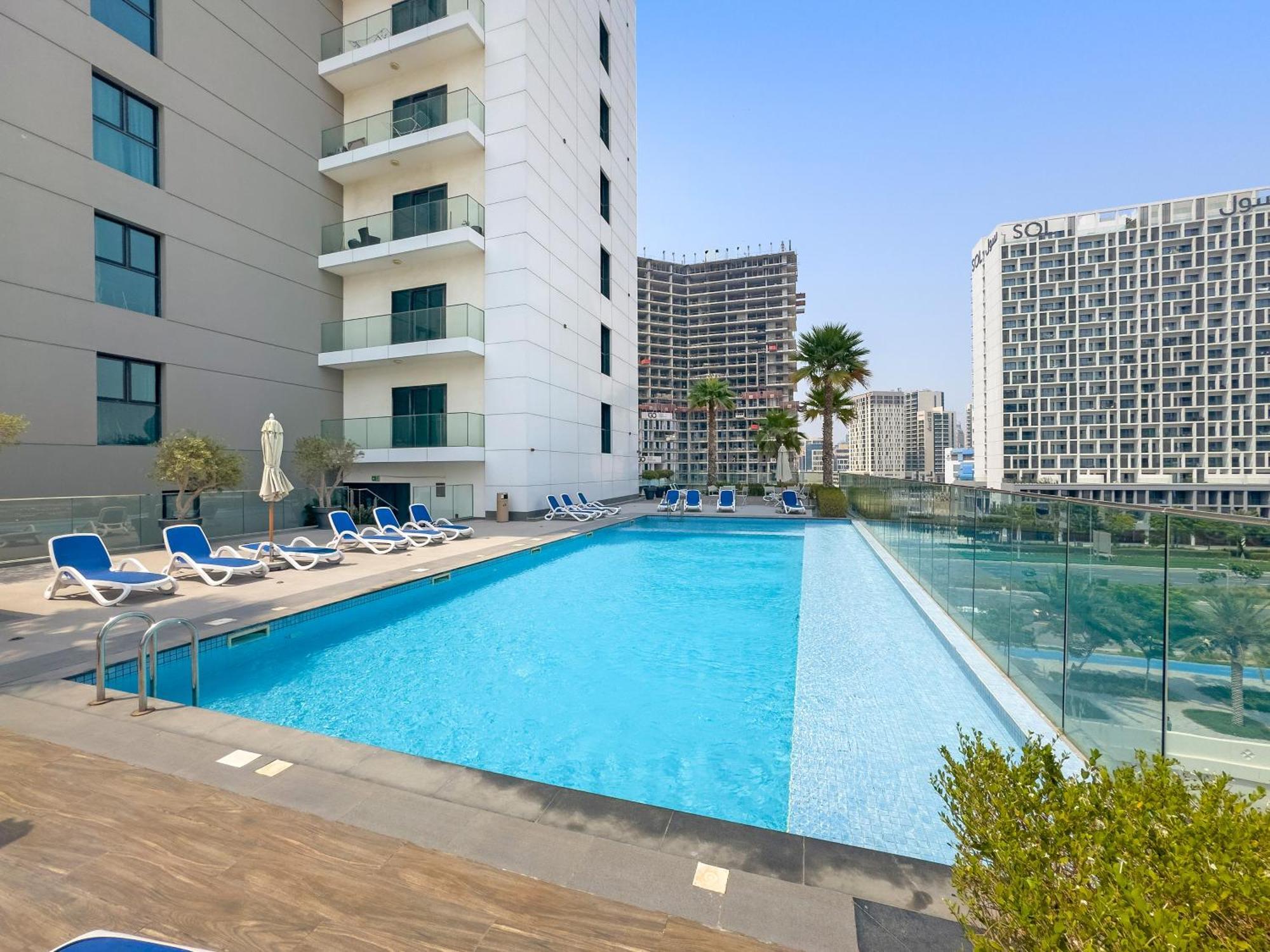 Canal View 1br W Spa, Sauna, Pool & Gym Appartement *