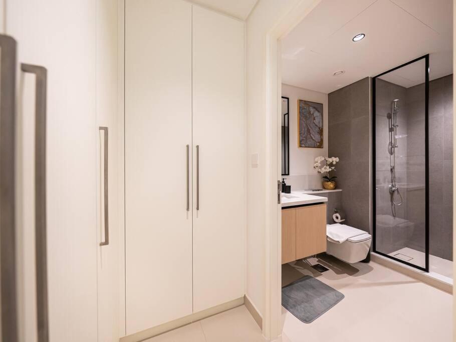 Apartamento Luxury Two Bedroom With & Pool View By Delujo Dubái