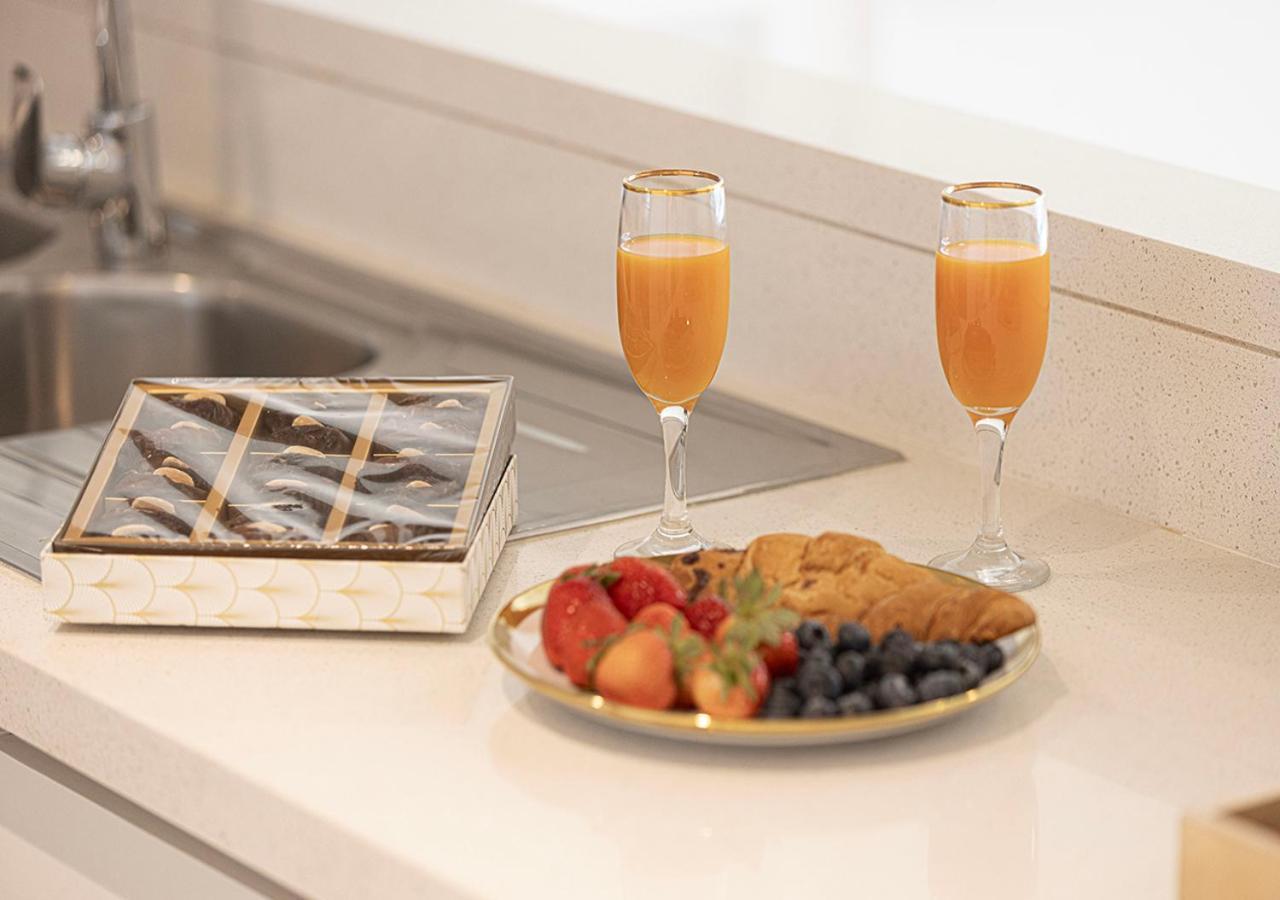 Luxurious Burj Khalifa View 5 Star 4bd In Downtown With Mall Access - Brand New Apartment *