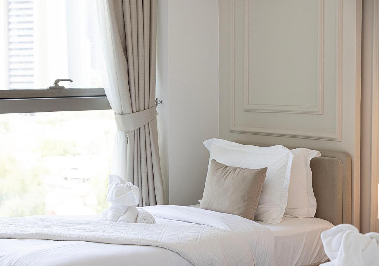 Luxurious Burj Khalifa View 5 Star 4bd In Downtown With Mall Access - Brand New Apartment Dubai