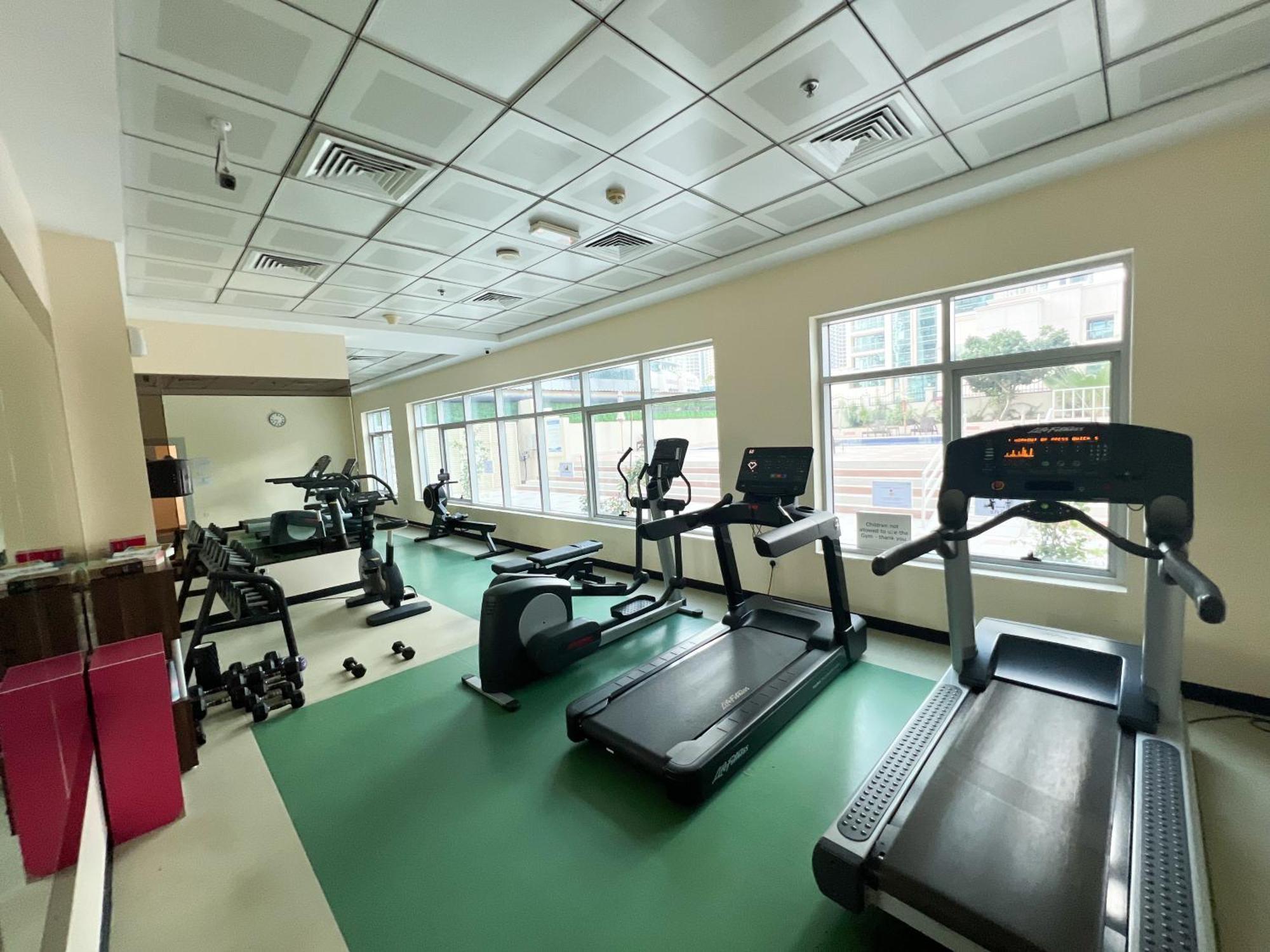 Spacious 2 Bed Marina-near Metro * Dubai