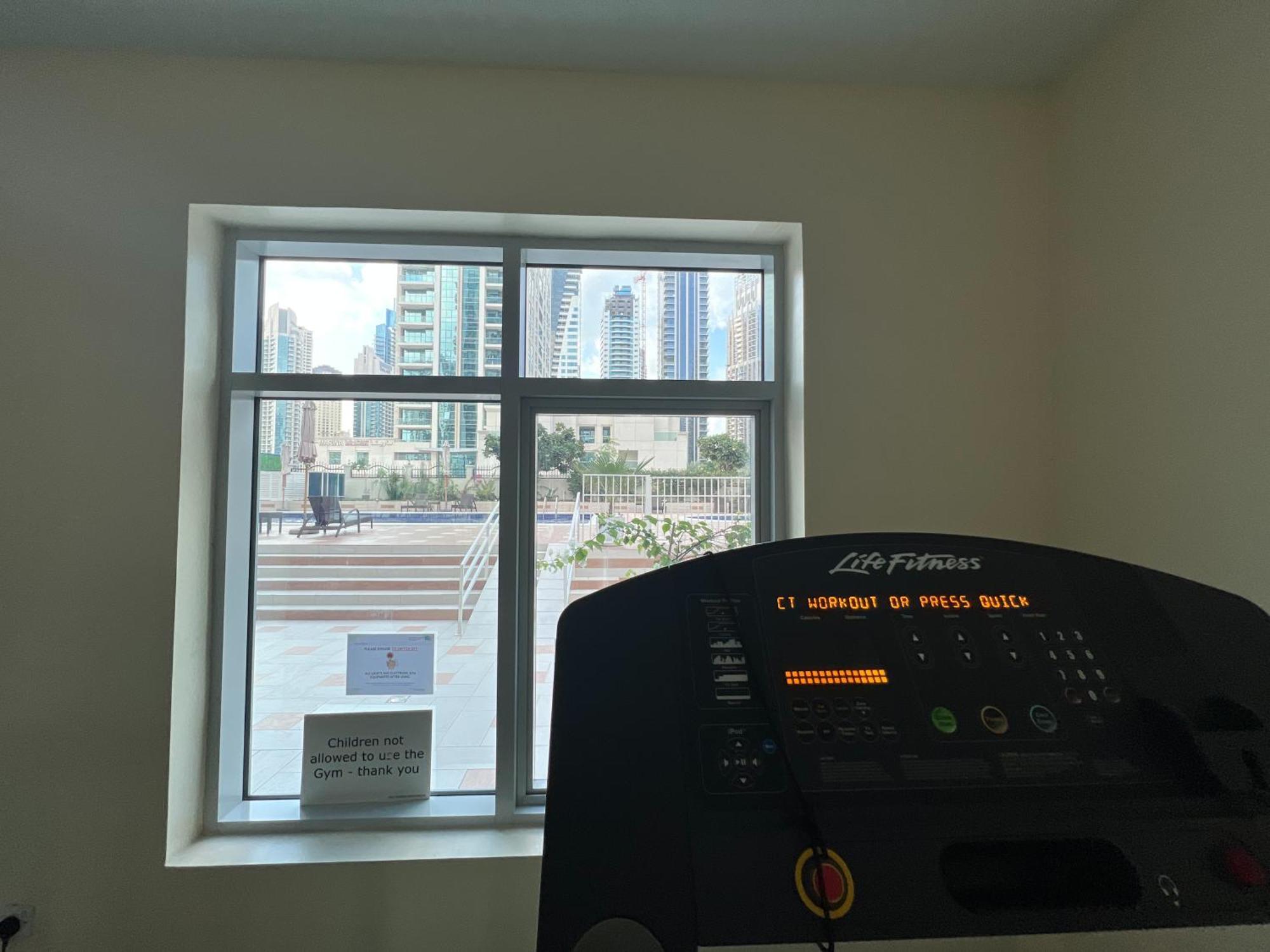 Spacious 2 Bed Marina-near Metro *
