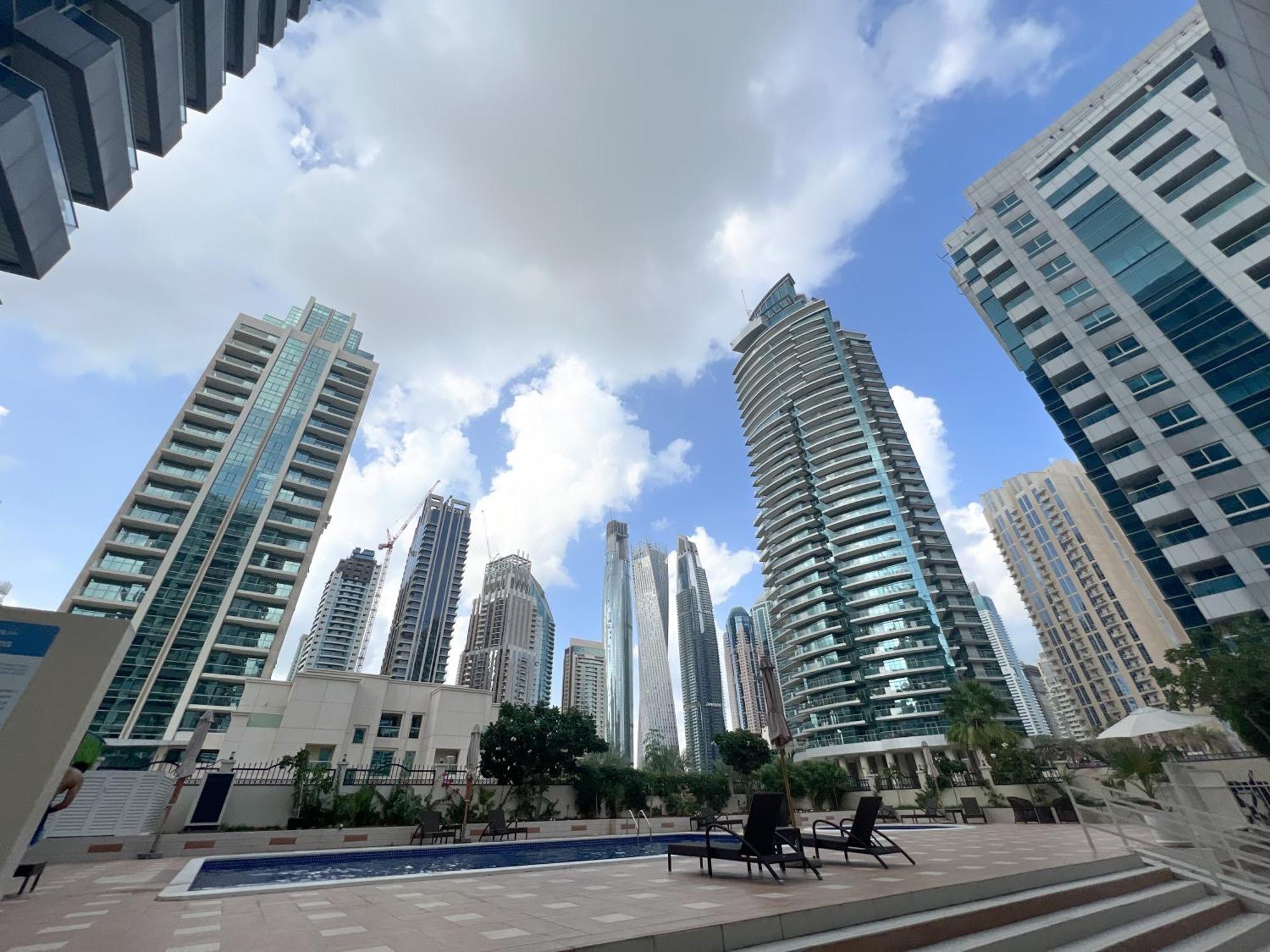 Spacious 2 Bed Marina-near Metro Dubai