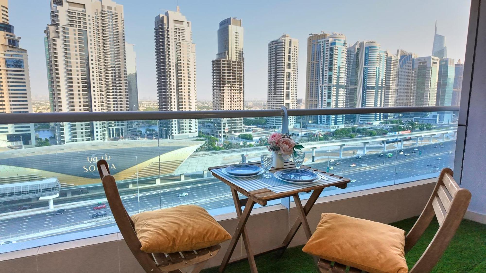 Spacious 2 Bed Marina-near Metro Apartment