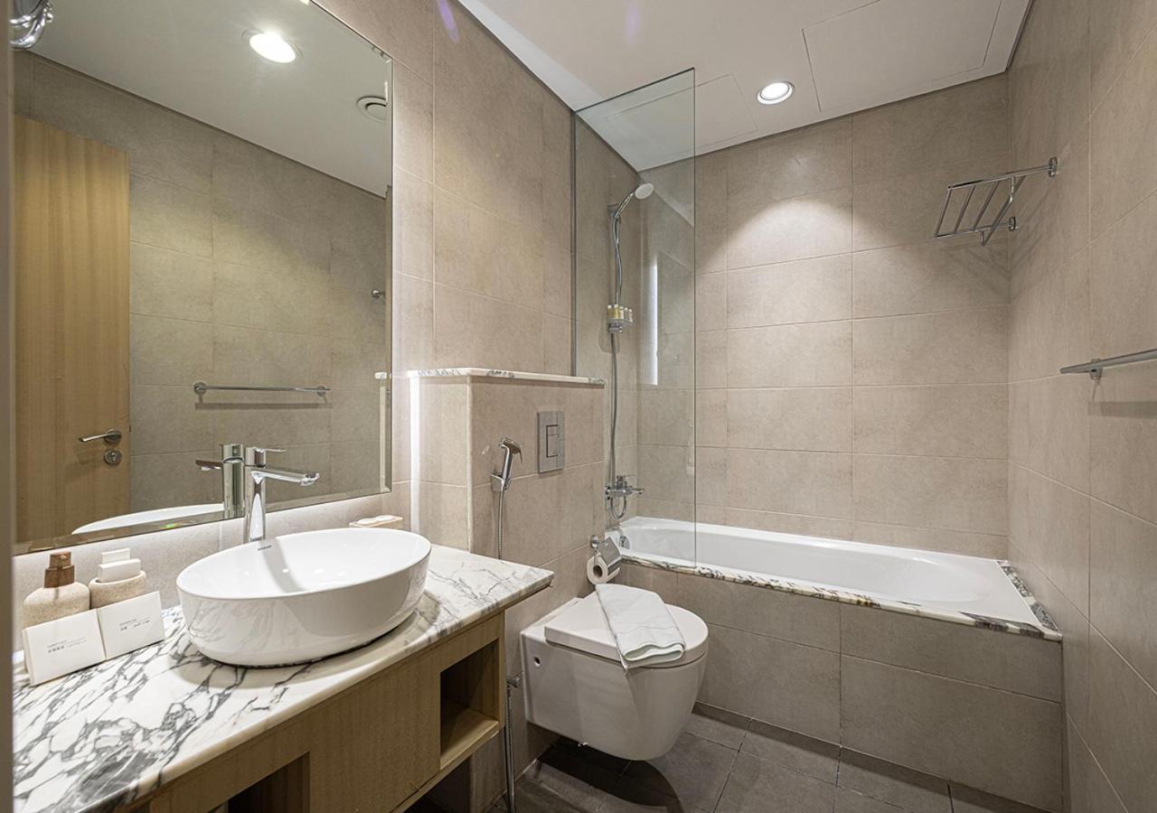 5 Star High Rise Luxury Apartment, Infinity Pool With Stunning Burj View - Brand New Dubaï