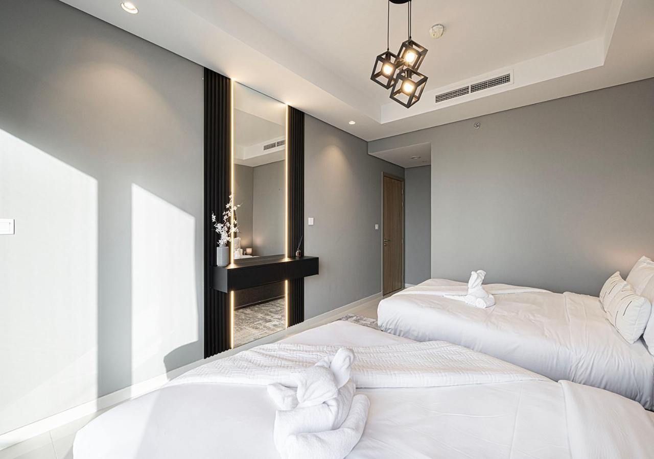 5 Star High Rise Luxury Apartment, Infinity Pool With Stunning Burj View - Brand New Appartement *